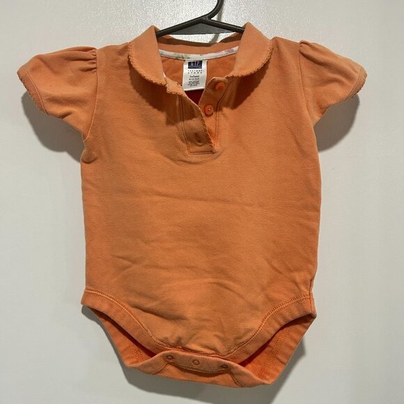 5 for $10 Baby Gap onesie Size 6-12 months - Picture 1 of 3